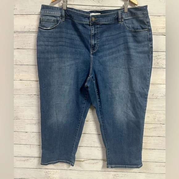 Lane Bryant Mid-Rise Boyfriend Capris Pride Rainbow Heart Plus Capri Siz… - Picture 3 of 10